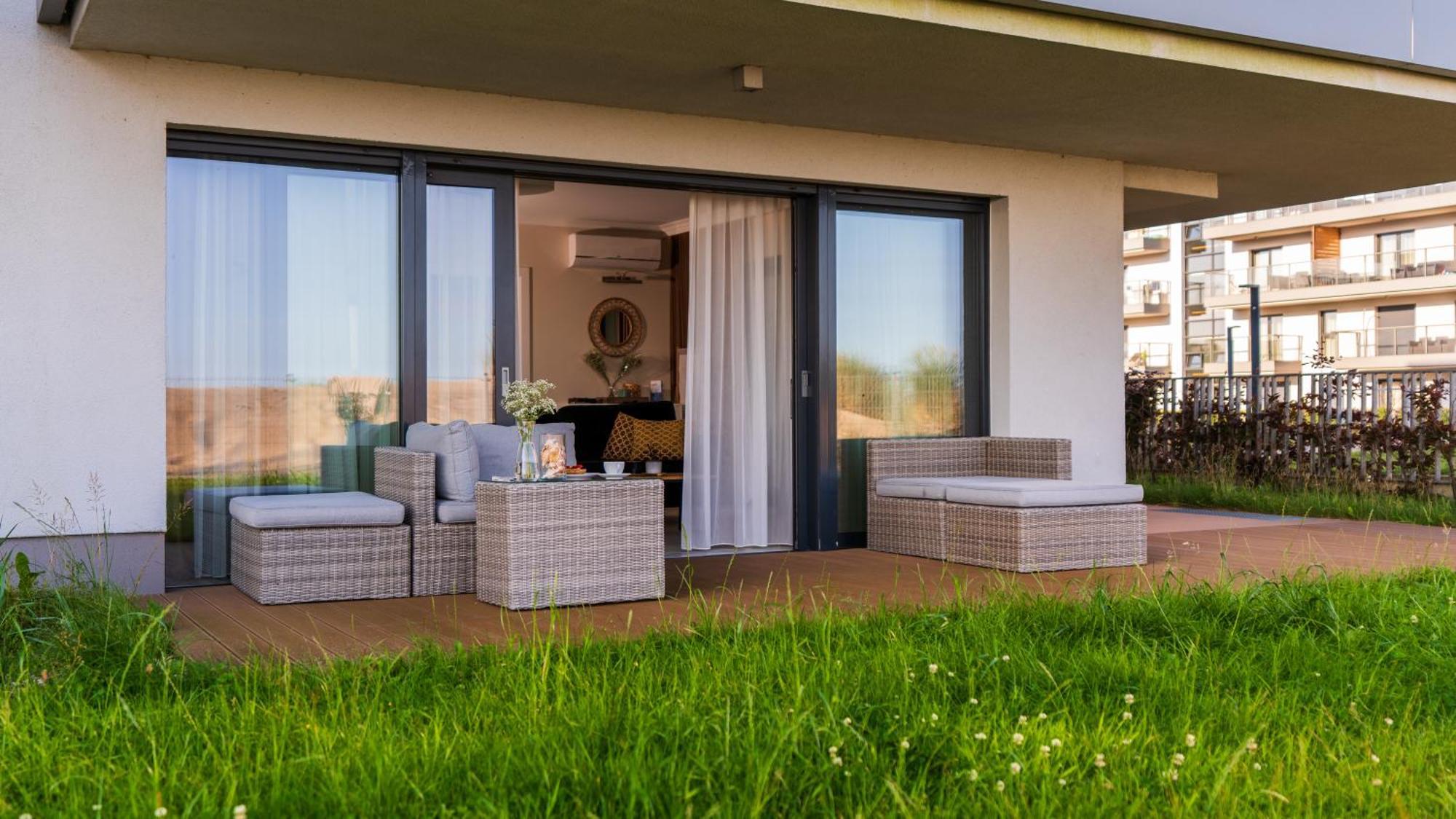 Apartament Odnowa Z Bezposrednim Widokiem Na Morze W Gardenia Dziwnow - Buitenkant foto